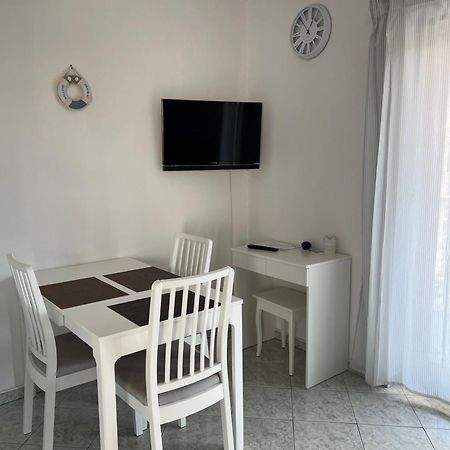 Nada And Family Apartment Rovinjsko Selo Bagian luar foto