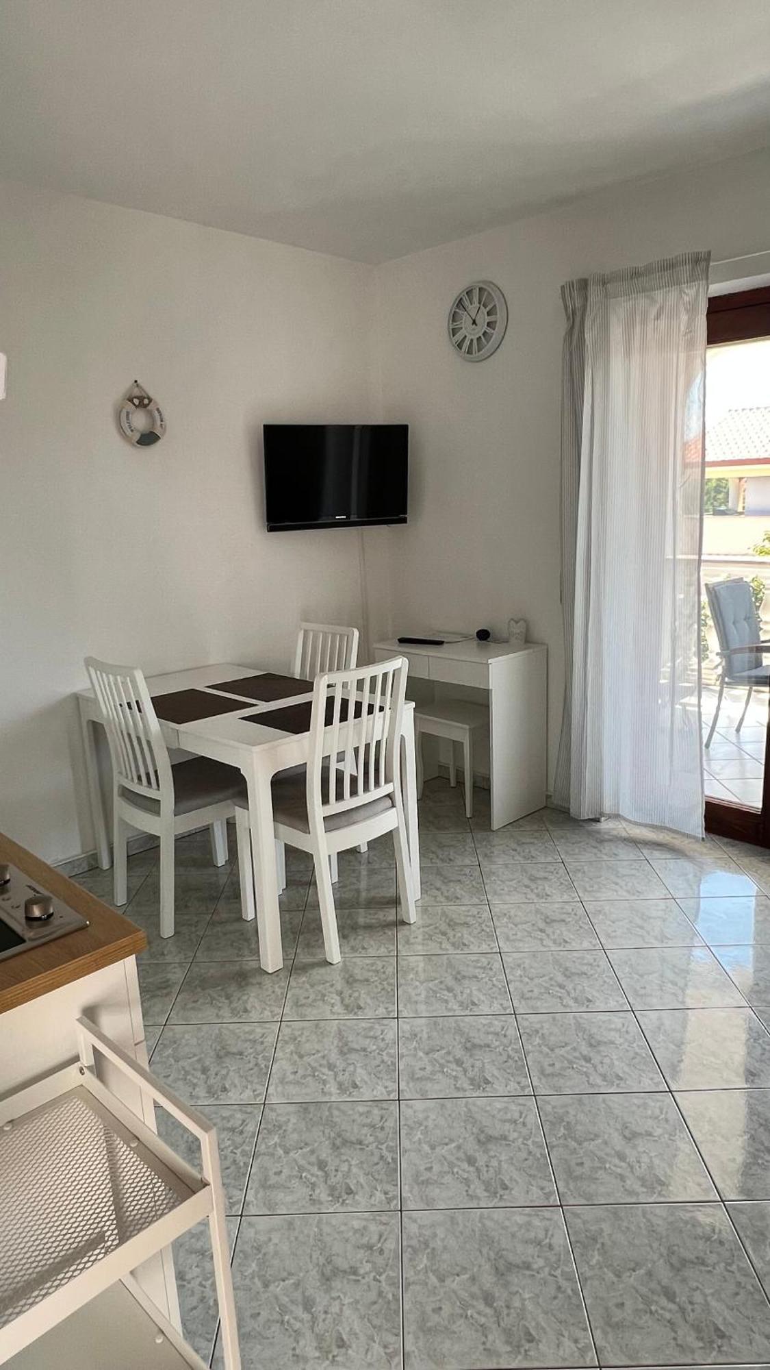 Nada And Family Apartment Rovinjsko Selo Bagian luar foto